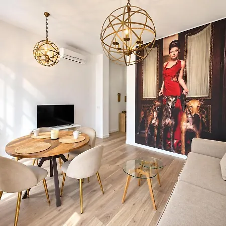 Monkeys Triana Castilla Apartment